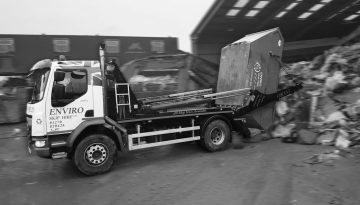 Skip bin truck